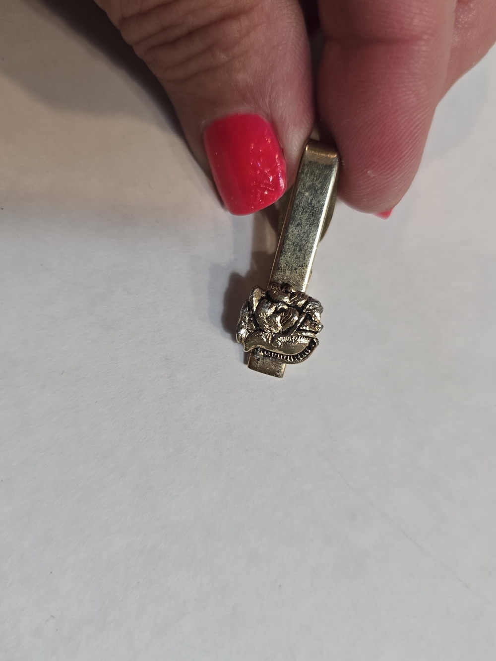 Gold-Tone Floral Emblem Tie Clip - Men's Accessory